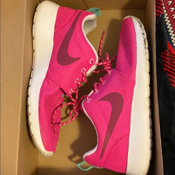 Nike women’s roshe runs - Picture 4 of 5